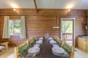 CosmicStays Yotsuba- Luxury Chalet in a Zen Forest