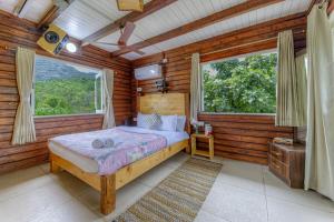 CosmicStays Yotsuba- Luxury Chalet in a Zen Forest