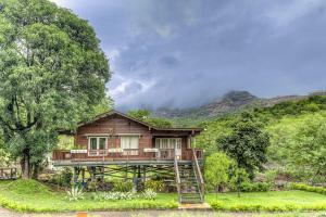 CosmicStays Yotsuba- Luxury Chalet in a Zen Forest