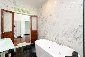 Spacious Heritage Family Home in Central Bangkok