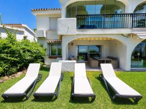 Pueblo Miraflores garden apartment