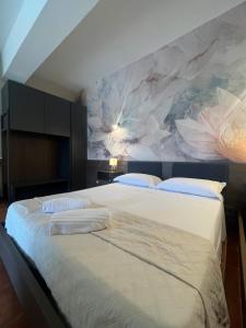 Apartment with in-room hot tub 6