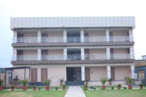 Gautam Hotel Lalgadh