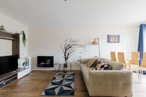 Calming 2BDR Waterfront Flat with Fantastic Views