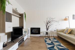 Calming 2BDR Waterfront Flat with Fantastic Views