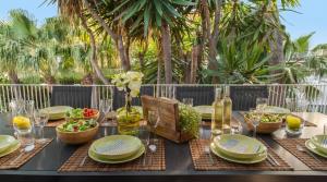 Villa Sitges Tupinetti Beach at 1 min walk Amaizing Garden and View Center Sitges 5 minutes walk NO NEED CAR