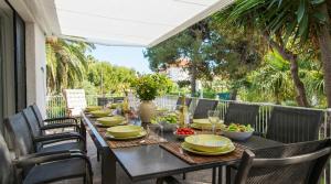 Villa Sitges Tupinetti Beach at 1 min walk Amaizing Garden and View Center Sitges 5 minutes walk NO NEED CAR