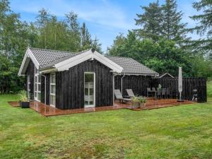 Holiday Home Eikka - from the sea by Interhome