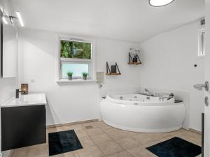 Holiday Home Eikka - from the sea by Interhome