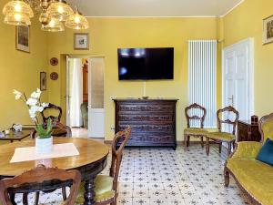 Apartment Una Finestra sul Lago by Interhome