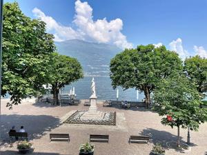 Apartment Una Finestra sul Lago by Interhome