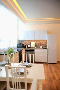Astrova Deluxe Apartment
