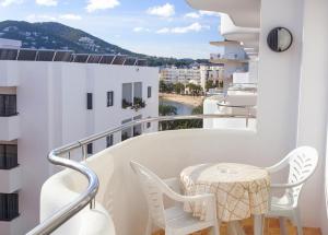 BONLLOC 4 PAX Apt, Nice view Terrace, of Downtown, Beach 50 m