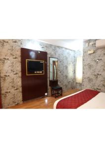 Anbu Grand Inn