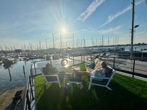 Luxury Houseboat Wolphaartsdijk VP109