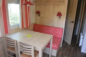 Campings Camping le Nid du Parc : Roulotte  - Non remboursable