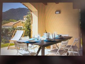 Elegant sea-view villa with private garden