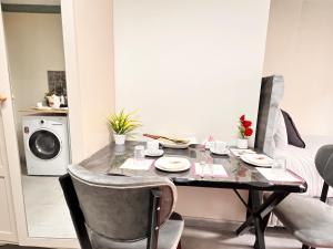 510 Central Comfort Bright Studio