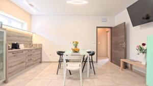 Stylish Apartments Castle Bay - near Beach and Airport