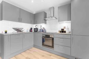 Birmingham City Centre Apartment, Fast Wi-Fi, Self Check-In, Shopping, Dining & Coffee on Your Doorstep