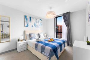 Birmingham City Centre Apartment, Fast Wi-Fi, Self Check-In, Shopping, Dining & Coffee on Your Doorstep