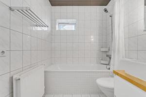 Stylish 3BR Apartment with Garden and Free Parking
