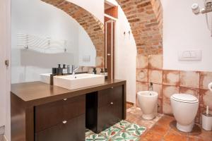 -Centro-Piazza Castello- Luxury Suite for 4 with Wi-Fi