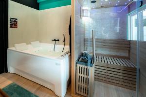 Capsule Las Vegas - Poker - Balneo - Sauna