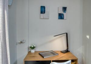 The Athenian Hub 2BR, 3 Minutes to Metro