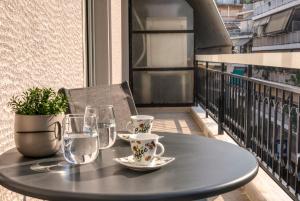 The Athenian Hub 2BR, 3 Minutes to Metro
