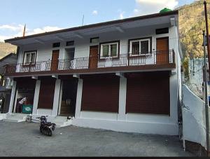 Mahendra vasu home stay