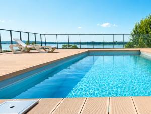 Apartament Wysoki Poziom Mielno z basenem i klimatyzacją w Art Lake dwa pokoje aneks łazienka balkon