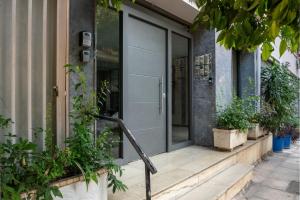 The Athenian Hub 2BR, 3 Minutes to Metro