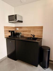 Air-conditioned studio with terrace 5 min to Metro Line 14