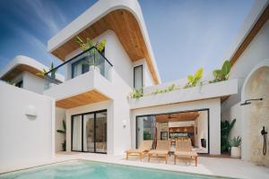 2BR Villa - Rooftop Heated Jacuzzi & Sauna Bingin