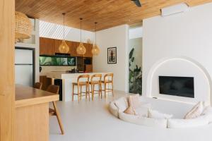 2BR Villa - Rooftop Heated Jacuzzi & Sauna Bingin