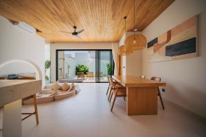 2BR Villa - Rooftop Heated Jacuzzi & Sauna Bingin