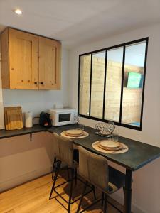 Studio rénové 2,3 pers - WiFi, TV, draps, serviettes inclus