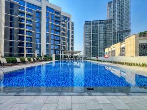 ShoresInn - Relax & Unwind with Dubai Creek Vibes