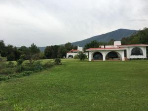 Beautiful house in Chapala with a pool
