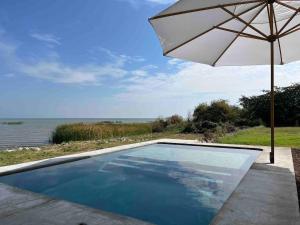 Beautiful house in Chapala with a pool