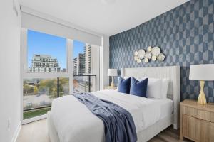 Modern West Getaway 2BR Condo with Free Parking