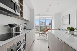 Modern West Getaway 2BR Condo with Free Parking
