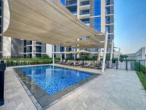 ShoresInn - Relax & Unwind with Dubai Creek Vibes