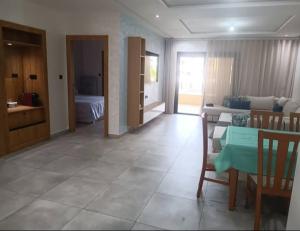 Appartement neuf vue sur piscine