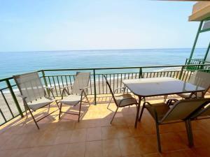 Beachfront 2 Bed Balcony & Sea Views