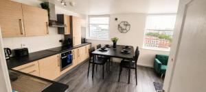 Contractor-Friendly City Centre Flat Free Parking