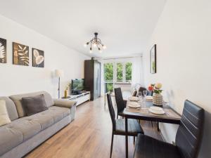 Przymorze Jagiellońska Family Apartment by Solarento