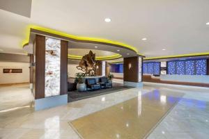 2BR Cozy Vegas Strip Views Modern Kitchen