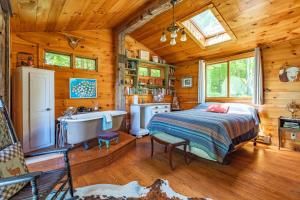 Wildcat Mountain Cabin - Private Views with Hot Tub